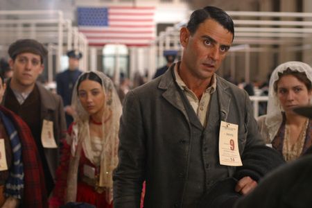 Vincenzo Amato, Federica De Cola, and Isabella Ragonese in Golden Door (2006)