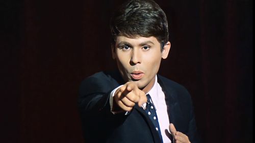 Raphael in Cuando tú no estás (1966)