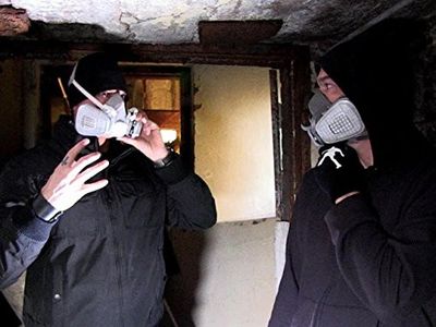 Aaron Goodwin and Zak Bagans in Ghost Adventures (2008)