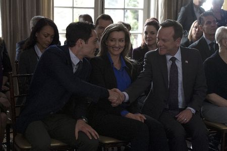 Kiefer Sutherland, Natascha McElhone, and Colin Woodell in Designated Survivor (2016)