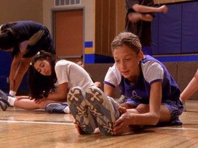 Miriam McDonald and Cassie Steele in Degrassi: The Next Generation (2001)