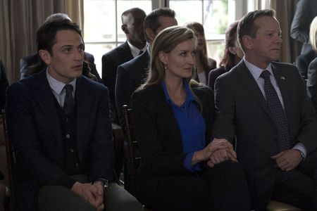 Kiefer Sutherland, Natascha McElhone, and Colin Woodell in Designated Survivor (2016)