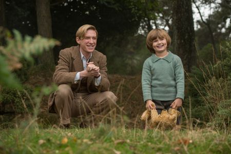 Domhnall Gleeson and Will Tilston in Goodbye Christopher Robin (2017)