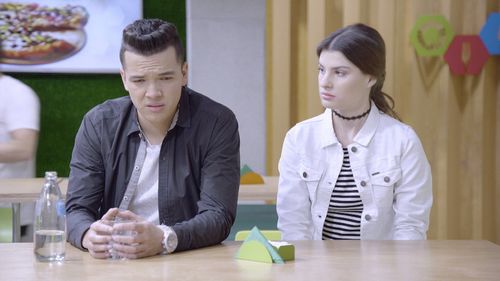 Agustina Palma and Sebastián Athié in Once: Episodio 129 (2018)
