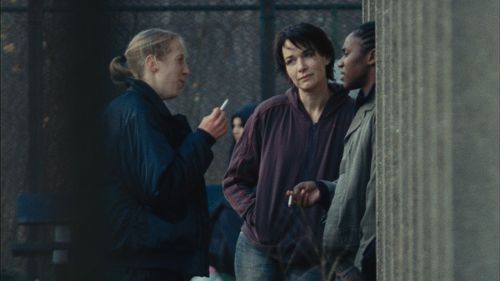 Anne Coesens and Esse Lawson in Illégal (2010)