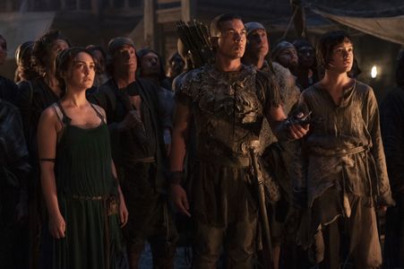 Tyroe Muhafidin, Nazanin Boniadi, and Ismael Cruz Cordova in The Lord of the Rings: The Rings of Power (2022)