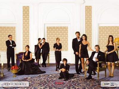 Nebahat Çehre, Selçuk Yöntem, Beren Saat, Zerrin Tekindor, Kivanç Tatlitug, Hazal Kaya, Batuhan Karacakaya, Ilker Kizmaz