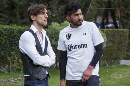 Luis Gerardo Méndez and Ianis Guerrero in Club de Cuervos (2015)