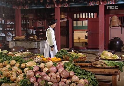 Mi-kyeong Yang in The Great Jang-Geum (2003)
