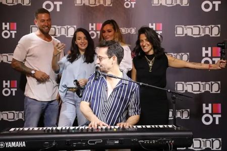 Ivri Lider, Dorin Atias, Michal Ansky, Lucy Aharish, and Dor Refaeli at an event for Connected (2009)