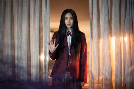 Eike Schroter and Aya Furukawa in The Midnight Club (2022)