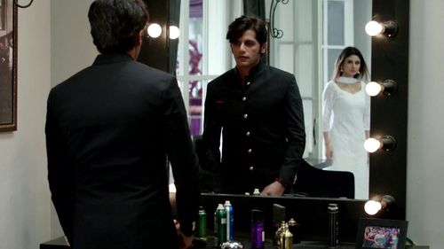 Karanvir Bohra and Mouni Roy in Naagin (2015)