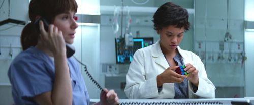 Jessica Rose and Kiersey Clemons in Flatliners (2017)