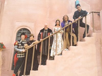 Genevieve Allenbury, Robert Lindsay, Stanley Townsend, Karen David, Muzz Khan, and Ben Presley in Galavant (2015)
