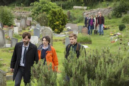 Charlotte Rampling, David Tennant, Olivia Colman, Joe Sims, William Andrews, Jodie Whittaker, Andrew Buchan, Arthur Darv