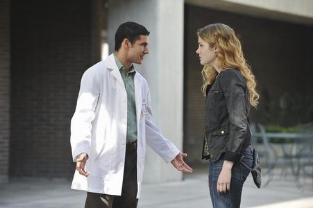 Skyler Samuels and Alberto De Diego in The Nine Lives of Chloe King (2011)