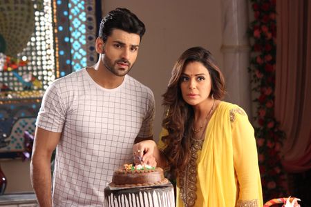 Mona Singh and Vivek Dahiya in Kavach... Kaali Shaktiyon Se (2016)