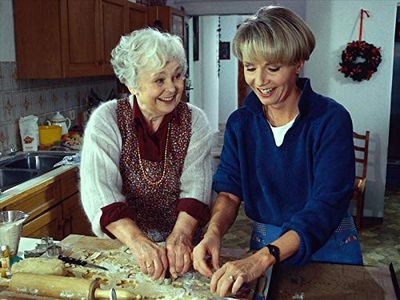 Bruni Löbel and Nora von Collande in Forsthaus Falkenau (1989)