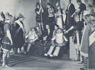 Gene Autry, Smiley Burnette, Frankie Darro, Wheeler Oakman, Peter Potter, Warner Richmond, and Betsy King Ross in Men wi