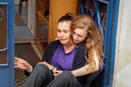 Hatice Aslan and Ahsen Eroglu in Kuzgun: 16.Bölüm Sezon Finali (2019)