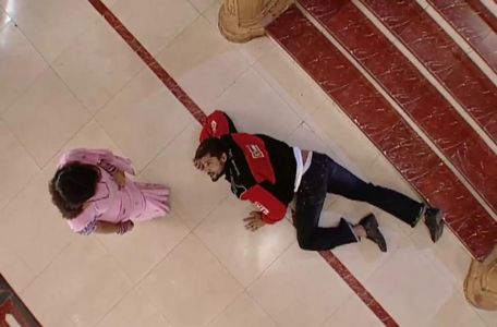 Chetan Hansraj and Poorva Gokhale in Kahaani Ghar Ghar Kii: Episode #1.889 (2005)