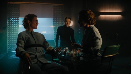 Still of Cassian Bilton and Amy Tyger in ‘Foundation’ (2021)