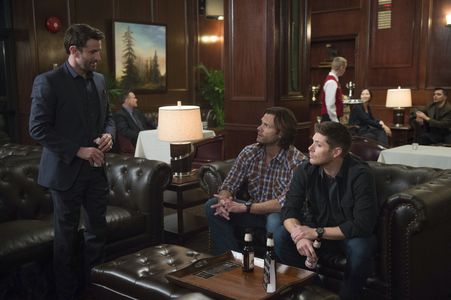 Jensen Ackles, Jared Padalecki, and Adam Fergus in Supernatural (2005)