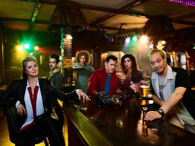 Ted Raimi, Lucy Lawless, Bruce Campbell, Michelle Hurd, Ray Santiago, and Dana DeLorenzo in Ash vs Evil Dead (2015)