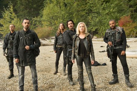 Eliza Taylor, Bob Morley, Sachin Sahel, Jarod Joseph, Tasya Teles, and Jordan Bolger in The 100 (2014)