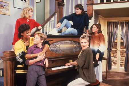 Cloris Leachman, Nancy McKeon, Kim Fields, Mackenzie Astin, Mindy Cohn, and Lisa Whelchel in The Facts of Life (1979)