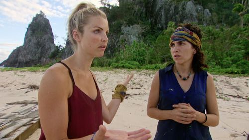 Andrea Boehlke and Aubry Bracco in Survivor (2000)