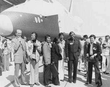 Walter Koenig, Leonard Nimoy, DeForest Kelley, George Takei, Nichelle Nichols, Gene Roddenberry, and Carl Sagan