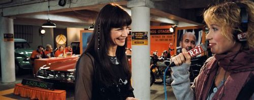 Valérie Kaprisky and Anne Marivin in Special Correspondents (2009)