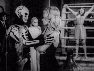 Suzan Avci, Yildirim Gencer, and Pervin Par in Killing in Istanbul (1967)