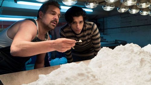 Pêpê Rapazote and Sebastian Chacon in Narcos (2015)