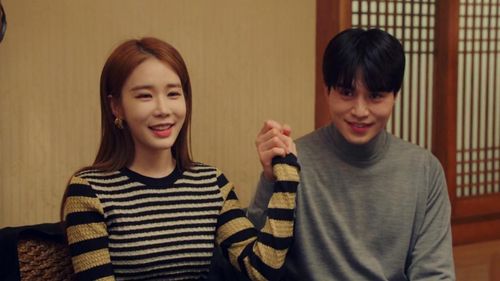 Lee Dong-wook and Yoo In-na in Touch Your Heart (2019)