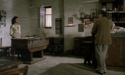 Maria Grazia Cucinotta and Massimo Troisi in The Postman (1994)
