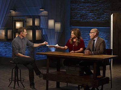 Valerie Bertinelli, Alton Brown, and Bobby Flay in Beat Bobby Flay (2013)