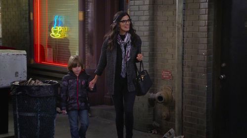 Shelly Bhalla and John-Paul Boatman-Vazquez in 2 Broke Girls (2011)