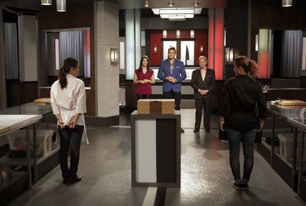 Wolfgang Puck, Gail Simmons, Curtis Stone, Brooke Williamson, and Shirley Chung in Top Chef Duels (2014)