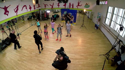 Motsi Mabuse, Celine Dvoracek, Lisa Brandacher, and Malisa Gurung in Soy Luna: Dein Auftritt (2017)