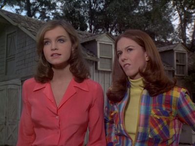 Pamela Sue Martin and Jean Rasey in The Hardy Boys/Nancy Drew Mysteries (1977)