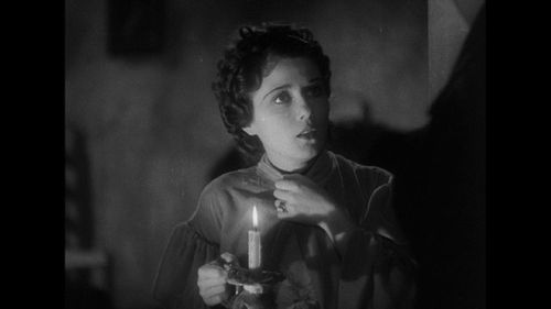 Sidney Fox in Murders in the Rue Morgue (1932)