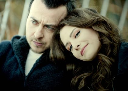Ali Atay and Ezgi Asaroglu in Leyla and Mecnun (2011)