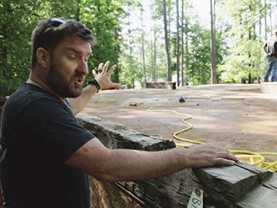 Mark Bowe in Barnwood Builders (2013)