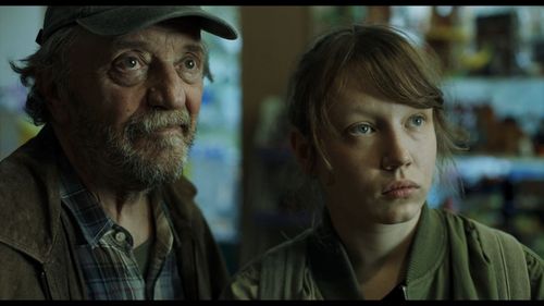 László Szacsvay and Lilla Kizlinger in Valami madarak (2023)