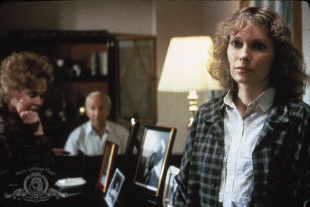 Mia Farrow, Maureen O'Sullivan, and Lloyd Nolan in Hannah and Her Sisters (1986)