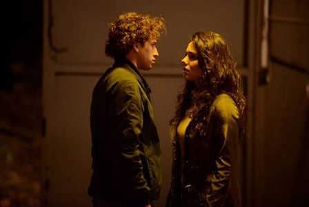Cem Yigit Uzümoglu and Özgü Kaya in Adi Efsane (2017)