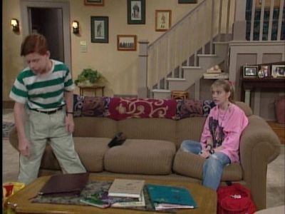Melissa Joan Hart and Jason Zimbler in Clarissa Explains It All (1991)