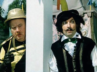 Evgeniy Morgunov and Georgiy Vitsin in Vesyoloye snovideniye, ili smekh i slyozy (1976)